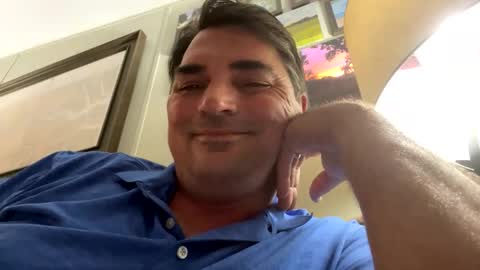 oliverclothesoff1211 online show from April 12, 2026, 12:59 am