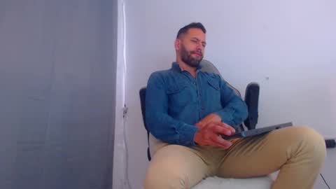 oliver online show from December 24, 2024, 9:11 pm