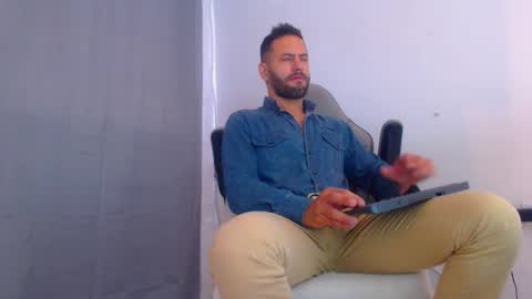 oliver online show from December 25, 2024, 8:07 pm