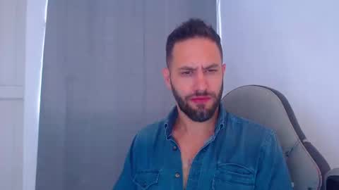 oliver online show from December 28, 2024, 6:08 pm