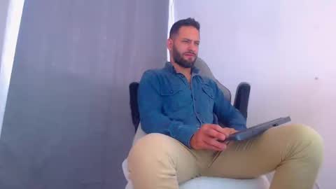 oliver online show from December 31, 2024, 4:46 pm