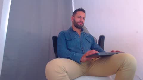 oliver online show from January 3, 2025, 7:29 pm