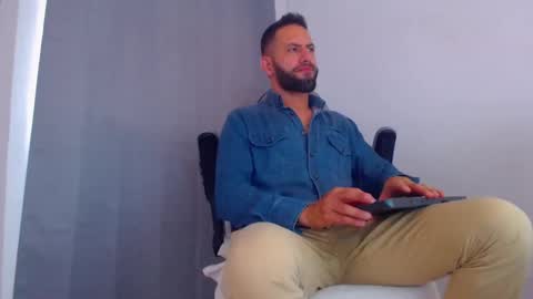 oliver online show from February 5, 2025, 6:04 pm