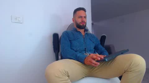 oliver online show from March 7, 2025, 8:55 pm