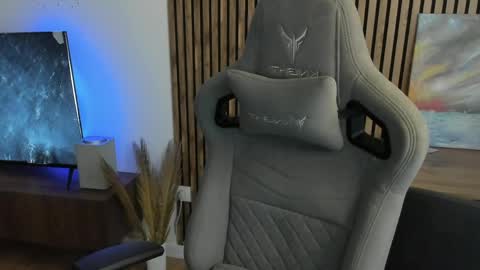 Snapshot of oliverrgroove chatting on May 23, 2026, 12:20 pm oliverrgroove online show from May 23, 2026, 12:20 pm