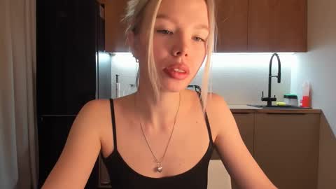 Snapshot of olivia_bells chatting on January 22, 2025, 9:43 pm Olivia 3 online show from January 22, 2025, 9:43 pm