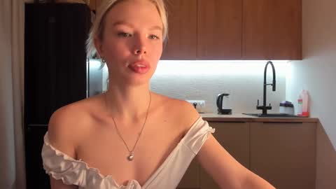 Snapshot of olivia_bells chatting on February 11, 2025, 7:59 pm Olivia 3 online show from February 11, 2025, 7:59 pm