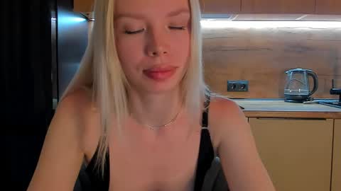 Snapshot of olivia_bells chatting on May 8, 2026, 9:20 pm Olivia 3 online show from May 8, 2026, 9:20 pm