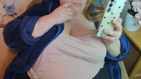 Snapshot of olivia_bud_gold chatting on February 9, 2026, 10:14 pm Olivia Gold online show from February 9, 2026, 10:14 pm