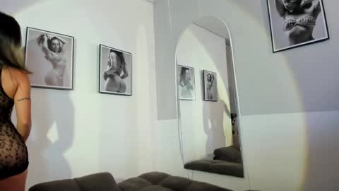 Snapshot of olivia_collisn chatting on May 2, 2026, 11:04 am Olivia Collins online show from May 2, 2026, 11:04 am