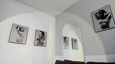 Snapshot of olivia_collisn chatting on May 5, 2026, 11:18 am Olivia Collins online show from May 5, 2026, 11:18 am