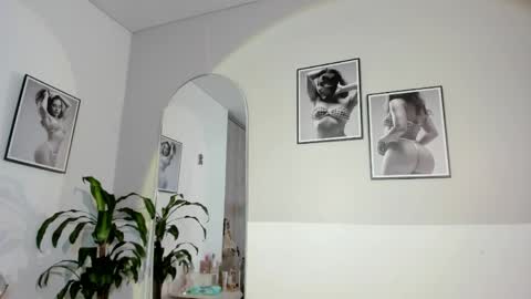 Snapshot of olivia_collisn chatting on May 12, 2026, 11:07 am Olivia Collins online show from May 12, 2026, 11:07 am