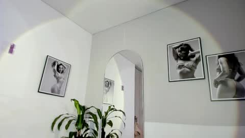 Snapshot of olivia_collisn chatting on May 13, 2026, 12:13 pm Olivia Collins online show from May 13, 2026, 12:13 pm