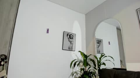 Snapshot of olivia_collisn chatting on May 15, 2026, 11:28 am Olivia Collins online show from May 15, 2026, 11:28 am