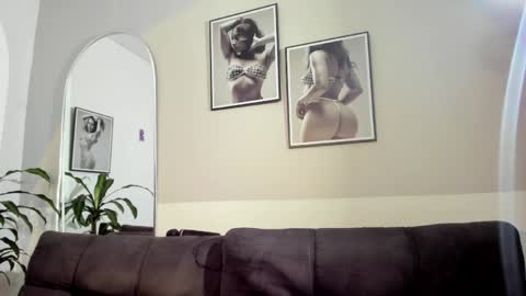 Snapshot of olivia_collisn chatting on May 18, 2026, 11:27 am Olivia Collins online show from May 18, 2026, 11:27 am