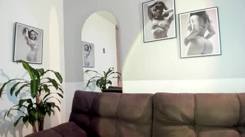 Snapshot of olivia_collisn chatting on May 21, 2026, 12:34 pm Olivia Collins online show from May 21, 2026, 12:34 pm
