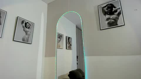Snapshot of olivia_collisn chatting on June 3, 2026, 2:33 pm Olivia Collins online show from June 3, 2026, 2:33 pm