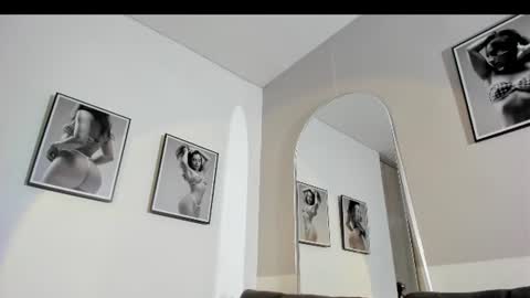 Snapshot of olivia_collisn chatting on July 3, 2026, 11:49 am Olivia Collins online show from July 3, 2026, 11:49 am