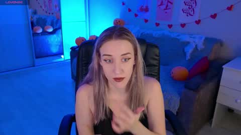 Snapshot of olivia_daze chatting on November 4, 2025, 7:24 pm olivia_daze online show from November 4, 2025, 7:24 pm
