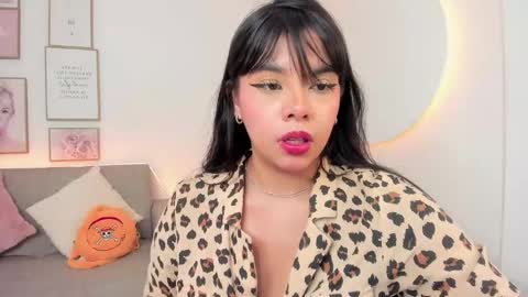 olivia_dluxe online show from November 4, 2025, 7:46 pm