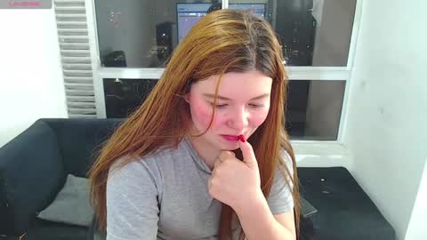 Snapshot of olivia_martine chatting on December 15, 2024, 5:02 am olivia_martine online show from December 15, 2024, 5:02 am