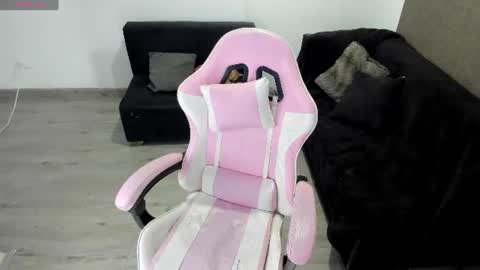 olivia_martine online show from June 12, 2026, 3:38 am