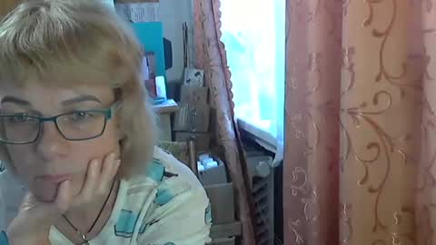 Snapshot of olivia_mia25 chatting on June 1, 2026, 5:20 am Olivia Mia online show from June 1, 2026, 5:20 am