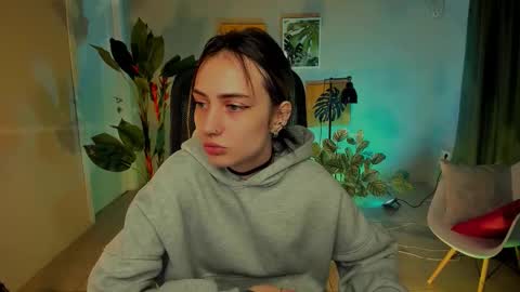 olivia_norton_ online show from September 25, 2025, 12:09 pm