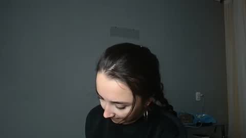 Snapshot of olivia_oliv chatting on November 4, 2025, 1:43 pm Olivia online show from November 4, 2025, 1:43 pm