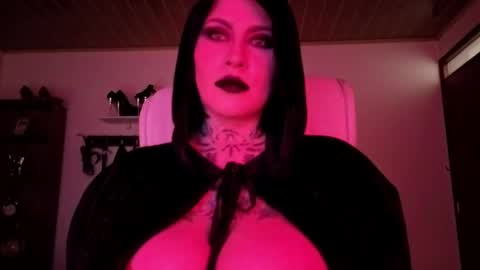   online show from October 1, 2025, 1:17 pm