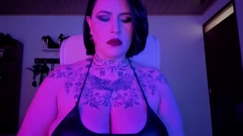   online show from October 20, 2025, 2:17 pm