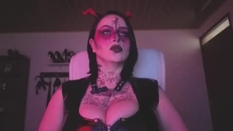   online show from October 28, 2025, 1:36 pm
