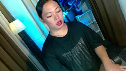 Miss OLIVIA online show from December 17, 2025, 7:58 am