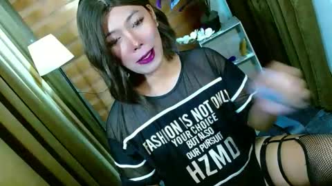 Miss OLIVIA online show from May 1, 2026, 9:58 am
