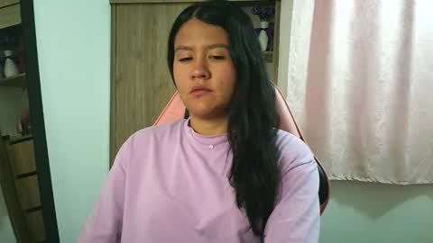 Olivia online show from November 25, 2025, 1:33 pm