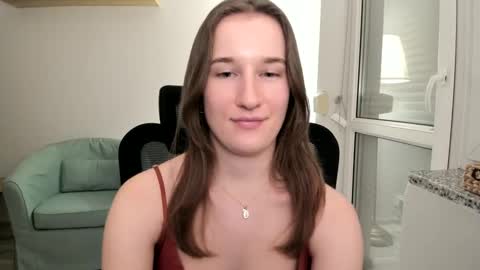 Snapshot of oliviaaa2003 chatting on December 5, 2024, 10:45 pm Oliwiaa2004 online show from December 5, 2024, 10:45 pm