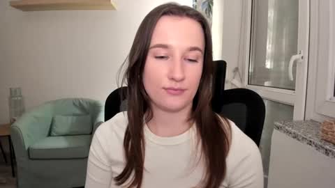 Snapshot of oliviaaa2003 chatting on February 13, 2025, 12:24 am Oliwiaa2004 online show from February 13, 2025, 12:24 am