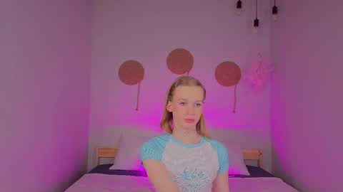 oliviaapink online show from January 18, 2026, 2:43 pm