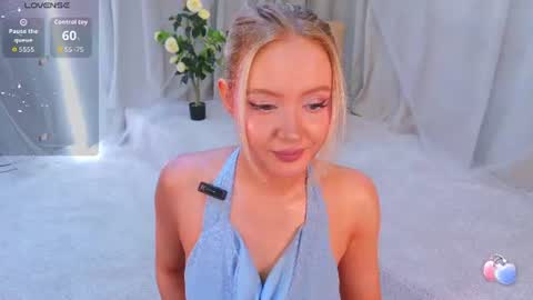 Snapshot of oliviabr0wn chatting on August 5, 2026, 1:52 am Olivia online show from August 5, 2026, 1:52 am