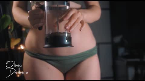 Snapshot of oliviadellvine chatting on October 12, 2025, 1:15 am Olivia online show from October 12, 2025, 1:15 am