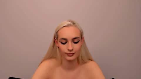 oliviaBeauty online show from November 17, 2025, 7:41 pm