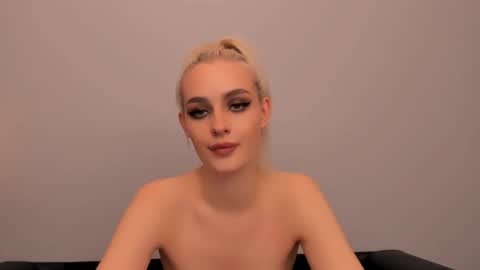 oliviaBeauty online show from November 21, 2025, 7:45 pm