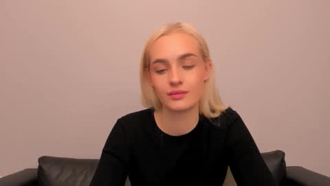 oliviaBeauty online show from November 28, 2025, 8:22 pm