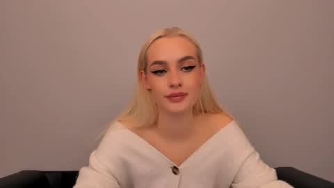 oliviaBeauty online show from December 2, 2025, 7:42 pm