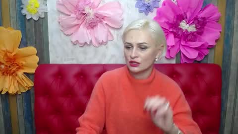 Snapshot of oliviahorst chatting on November 16, 2025, 6:13 pm OliviaHorst online show from November 16, 2025, 6:13 pm