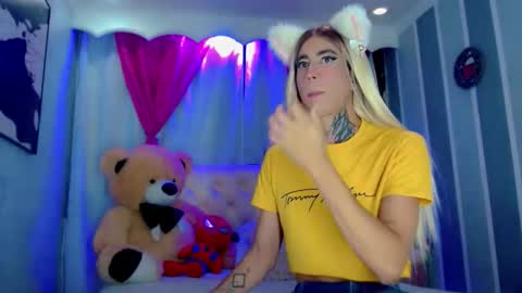 oliviahot01 online show from March 18, 2026, 2:04 am