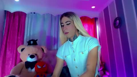 oliviahot01 online show from March 27, 2026, 3:12 pm