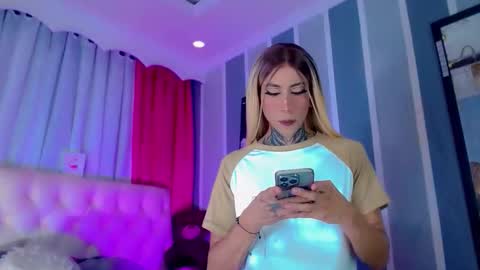 oliviahot01 online show from April 25, 2026, 1:41 am