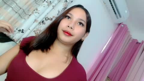 Snapshot of oliviahutton chatting on June 19, 2026, 5:56 am oliviahutton online show from June 19, 2026, 5:56 am
