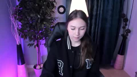 olivialangs online show from March 6, 2026, 11:39 am